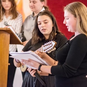 „Otrzęsiny” czyli przyjęcie klas pierwszych do grona uczniów MZSP