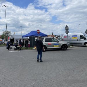 Młodzież MZSP w Miejscu Piastowym wraz Fundacją ORLEN pomaga uchodźcom z Ukrainy.