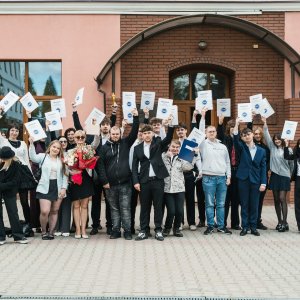 Maturzyści pożegnali szkołę. Uroczystość pełna emocji i wspomnień