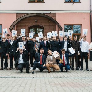 Maturzyści pożegnali szkołę. Uroczystość pełna emocji i wspomnień