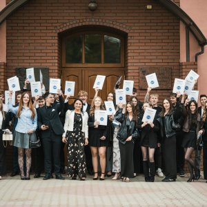 Maturzyści pożegnali szkołę. Uroczystość pełna emocji i wspomnień