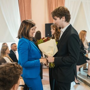 Maturzyści pożegnali szkołę. Uroczystość pełna emocji i wspomnień