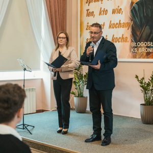 Maturzyści pożegnali szkołę. Uroczystość pełna emocji i wspomnień