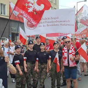 Ciekawy czas wakacji uczniów MZSP – podróże, służba i pamięć